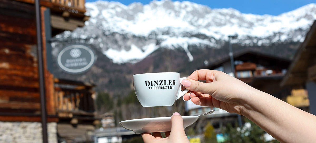 DINZLER Kaffee in der Kaiserlodge - Kaffee mit Bergblick